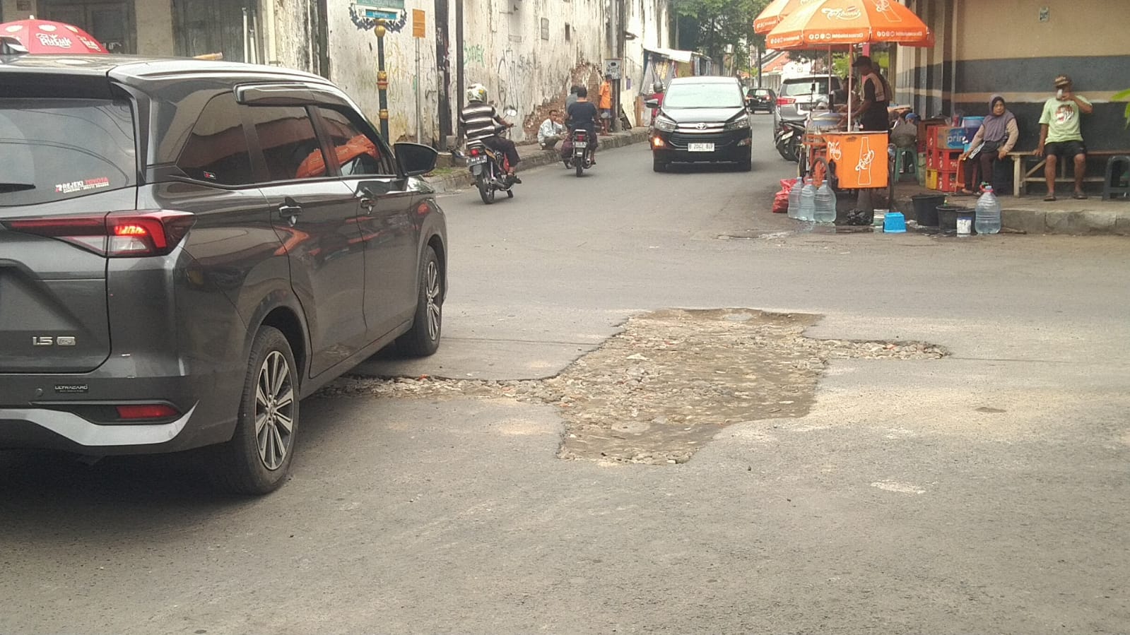 Perumda Air Minum Kota Cirebon Diduga Tutup Mata Atas Kerusakan Ruas Jalan
