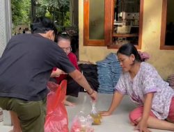 Luar Biasa Seorang Tiktoker Rizky Permana dan Ema Otih Berbagi Baso Dihari Jumat Barokah