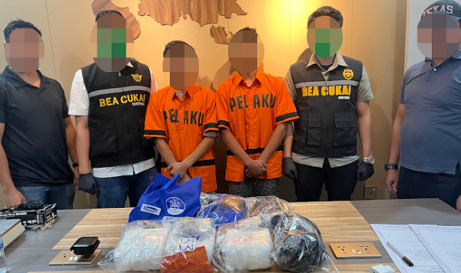 Bea Cukai Batam Tegas Berantas Narkotika Berhasil Menggagalkan Penyelundupan Narkotika Jenis Sabu oleh Dua Peria WNI Calon Penumpang Pesawat Tak Berkutik