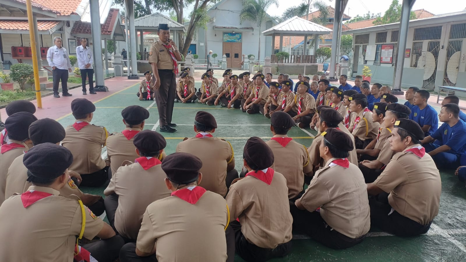 Pembinaan Pramuka kepada Warga Binaan Lapas Kelas I Cirebon oleh Bati Wanwil Siter Kodim 0614/Kota Cirebon