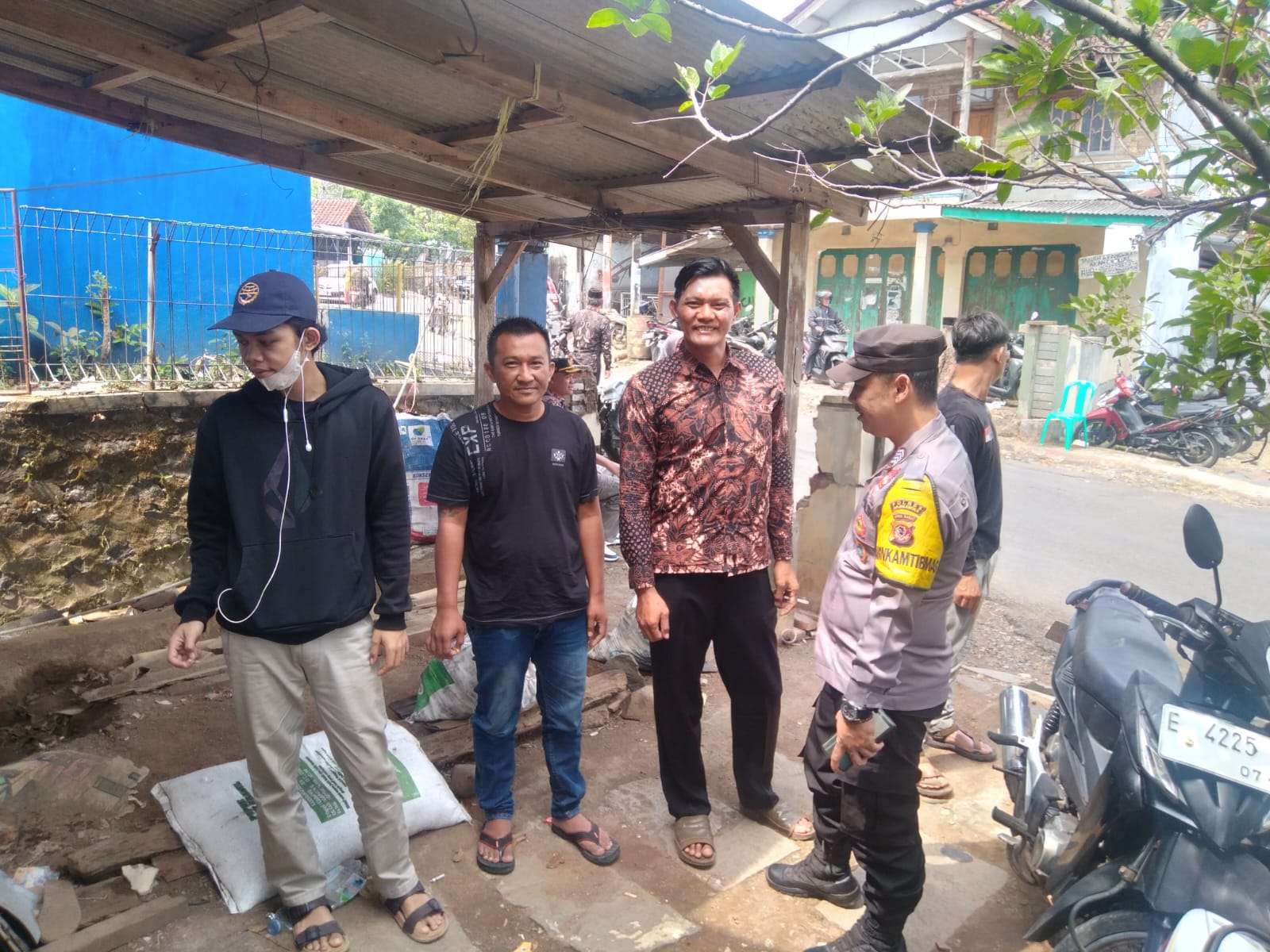 Bhabinkamtibmas Bripka Andryana Mutakin Laksanakan Kegiatan Sambang dan Sosialisasi Ketahanan Pangan Bergizi di Wilayah Binaan