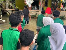 KKN Angkatan 76 UINAM Didampingi Karang Taruna Kelurahan Baju Bodoa Turun Langsung Bagikan Bantuan ke Warga Terdampak Banjir