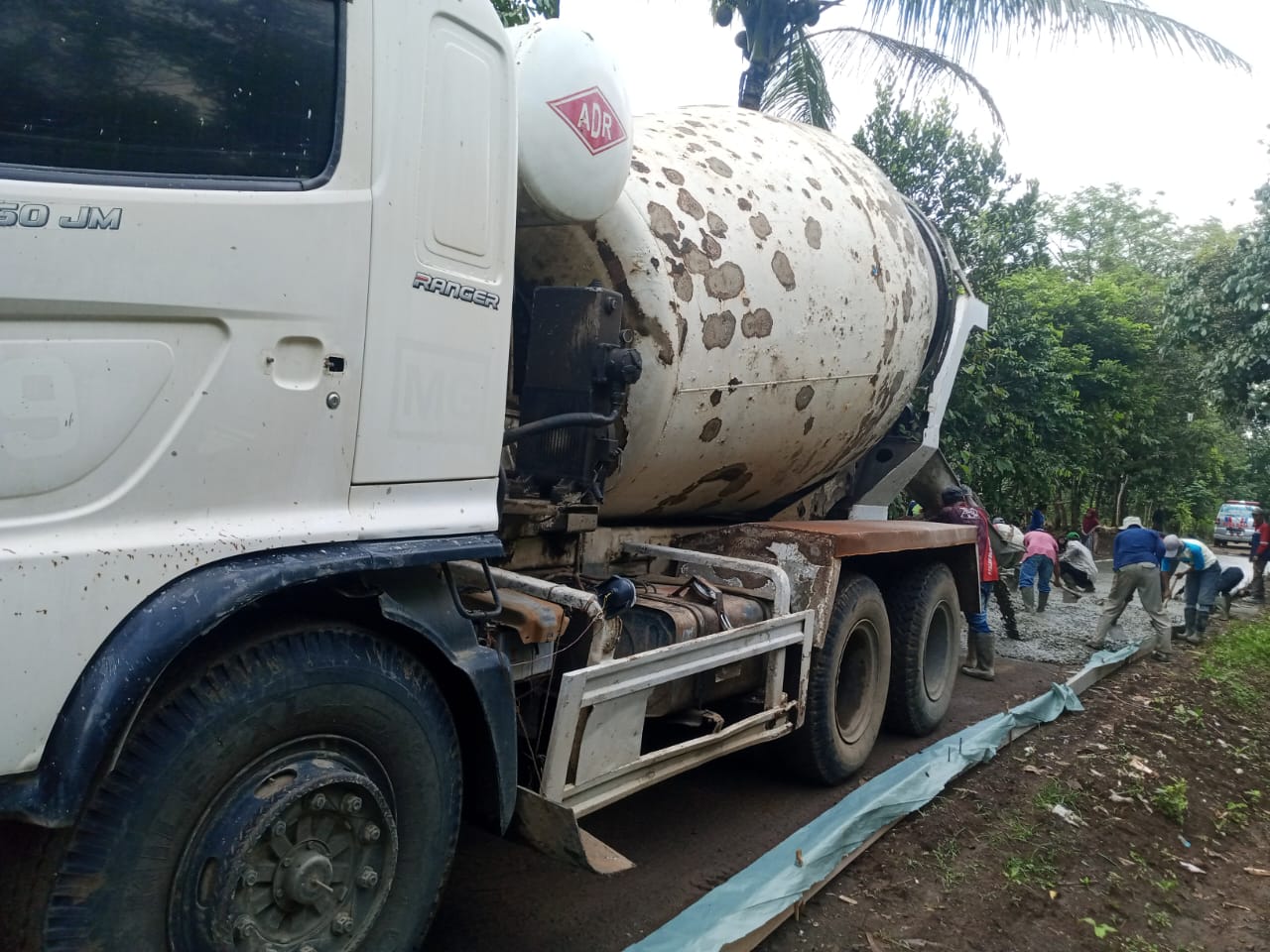 Pembangunan Jalan Rabat Beton di  Desa Banjarsari Berjalan Lancar 2025