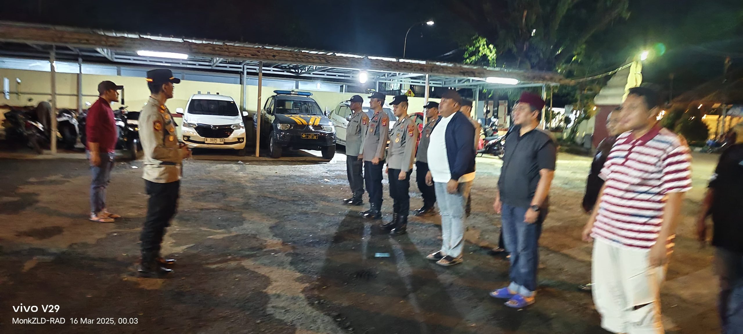 Kapolsek Rangkasbitung Polres Lebak Di Dampingi Kanit Reskrim Polsek Rangkasbitun Pimpin Apel Patroli Dialogis