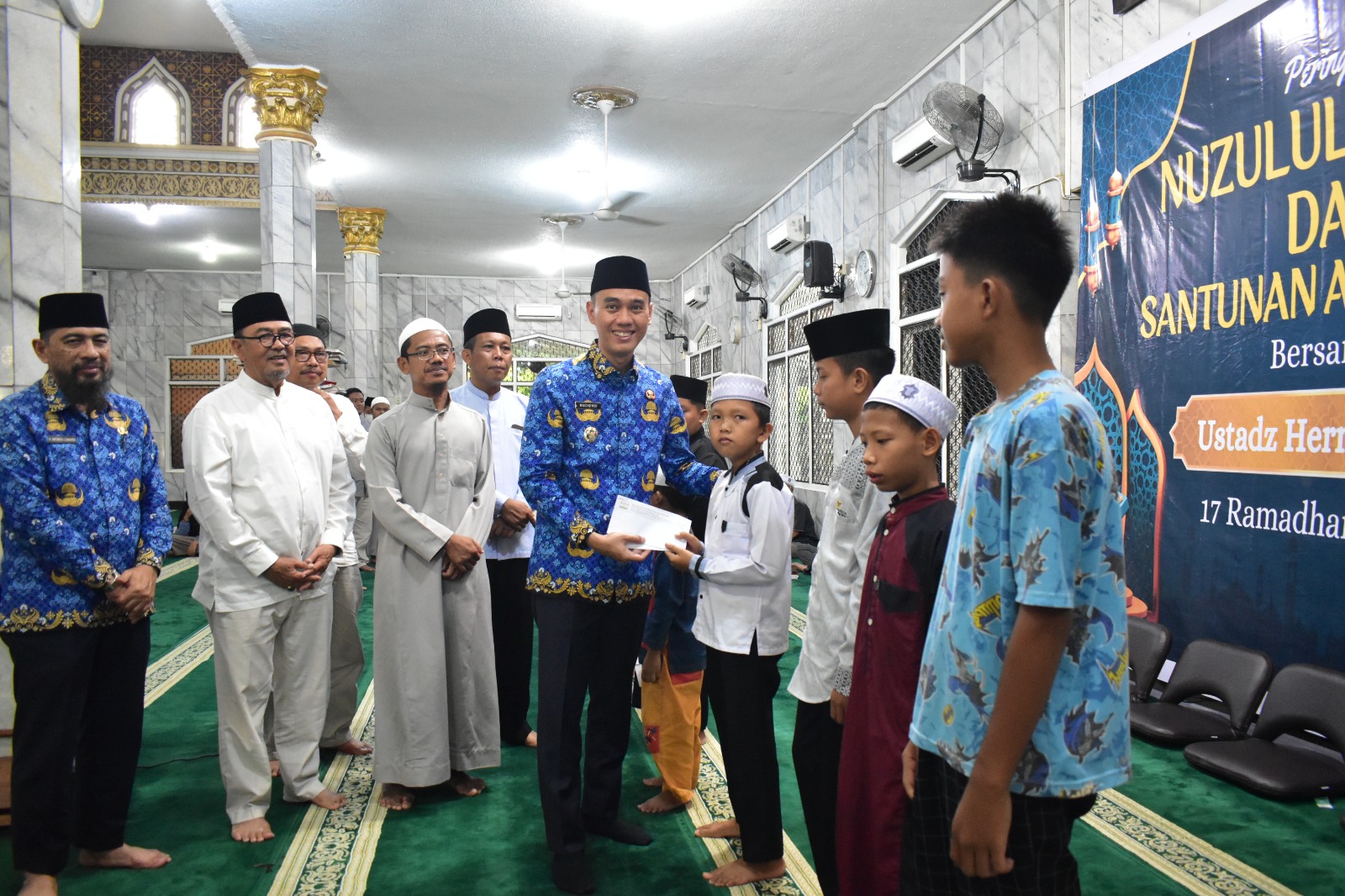 Bupati OKI Hadiri Peringatan Nuzulul Qur’an di Masjid Agung Sholihin Kayuagung