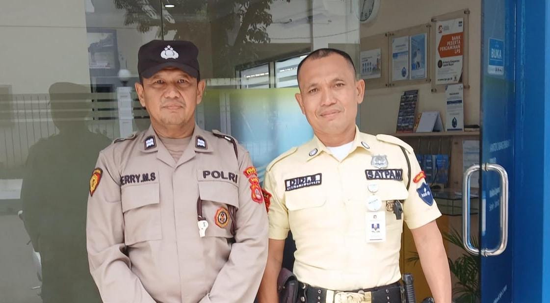 Kanit Sabhara Polsek Rangkasbitung Polres Lebak Patroli Mobile Ke Bank BJB Rangkasbitung