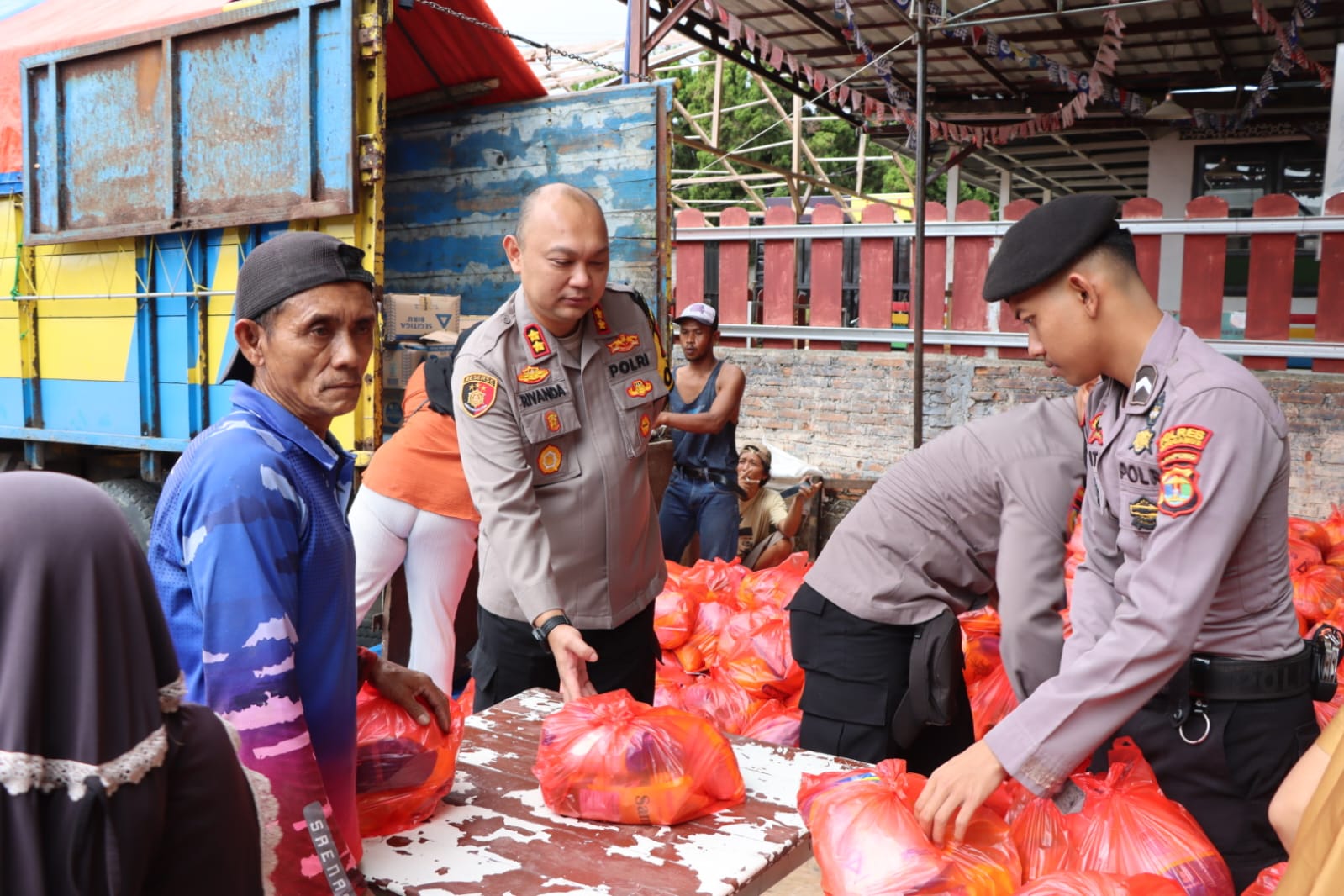 Berkolaborasi dengan Pemkab, Polres Tanggamus Gelar Bazar Pasar Murah di Gisting