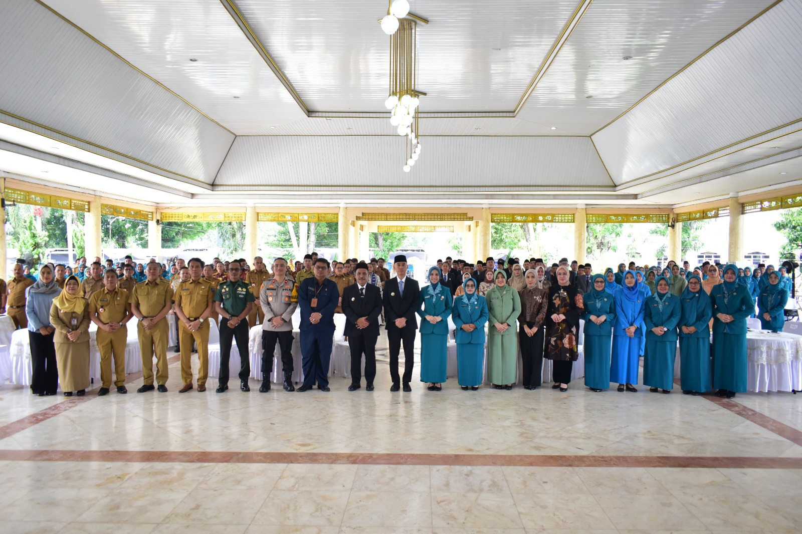 Kukuhkan Pengurus TP PKK, Dekranasda  dan Posyandu, Bupati OKI Perkuat Peran Perempuan Bangun Daerah
