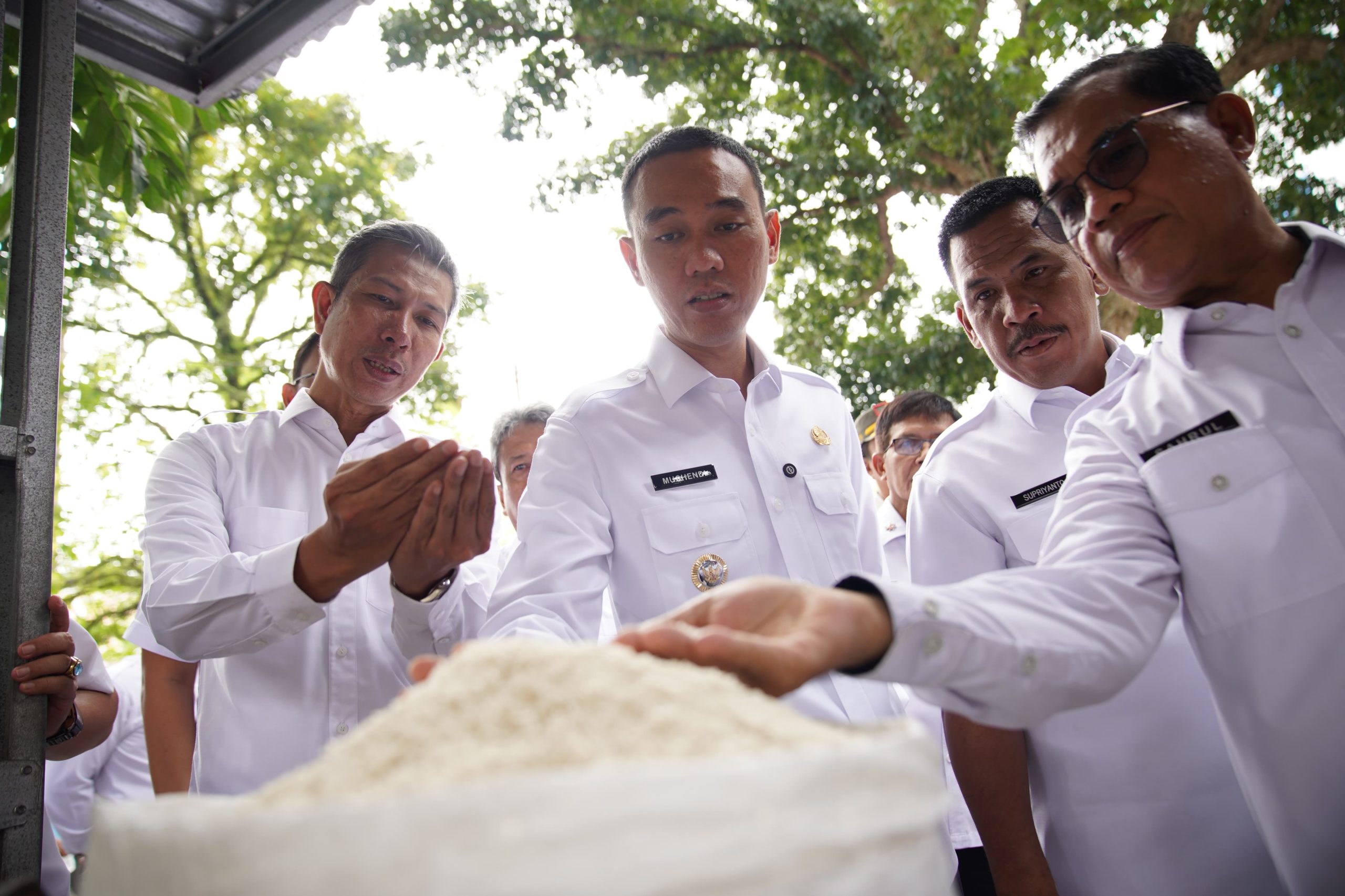 Sidak Pasar, Bupati OKI Pastikan Harga Bapok Masih Wajar