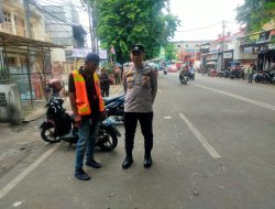 Bhabinkamtibmas Polsek Rangkasbitung Polres Lebak Sapa Jukir Sampaikan Pesan Kamtibmas
