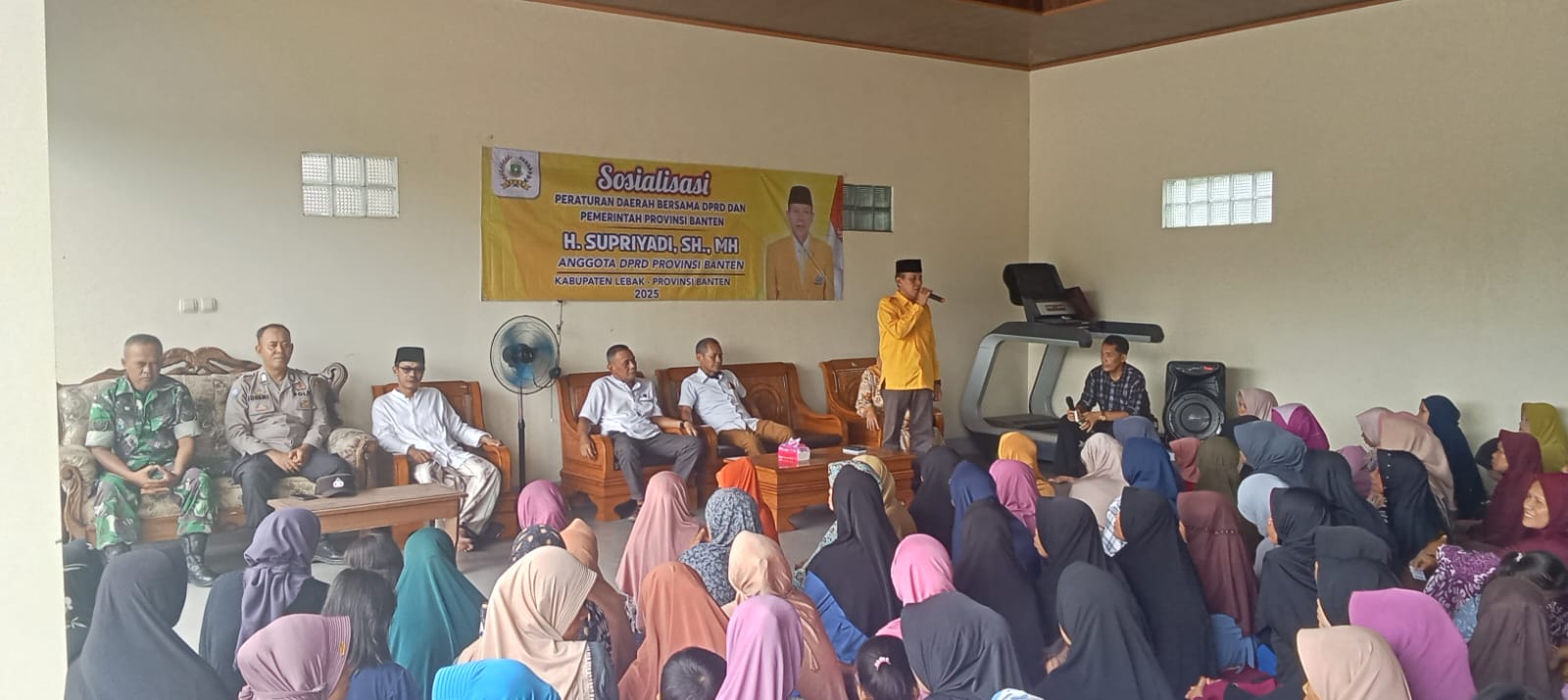 Bhabinkamtibmas Polsek Rangkasbitung Polres Lebak Hadiri Sosialisasi Peraturan Daerah Di Kampung Malangbong