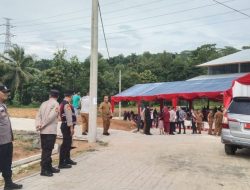 Anggota Polsek Rangkasbitung Polres Lebak Giat PAM Oprasi Pasar Murah Ramadhan 1446 H