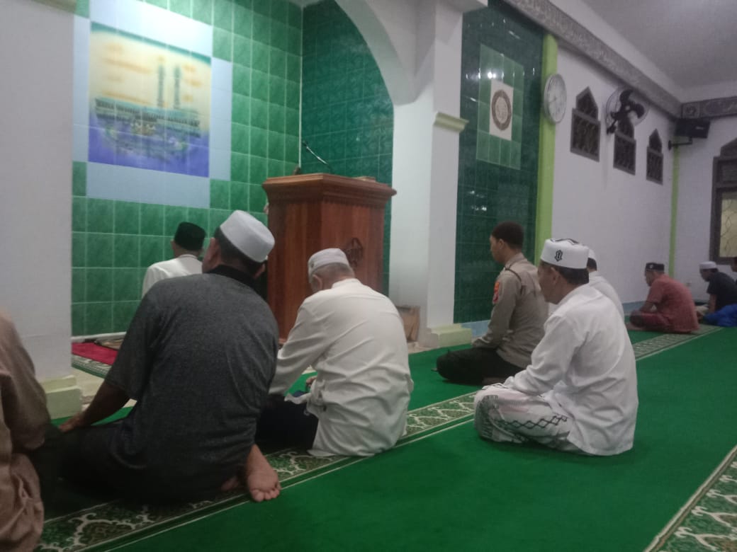 Safari Ramadhan, Anggota Polsek Cimarga Polres Lebak Sholat Subuh Berjamaah Di Masjid Nurul Iman Kec. Cimarga