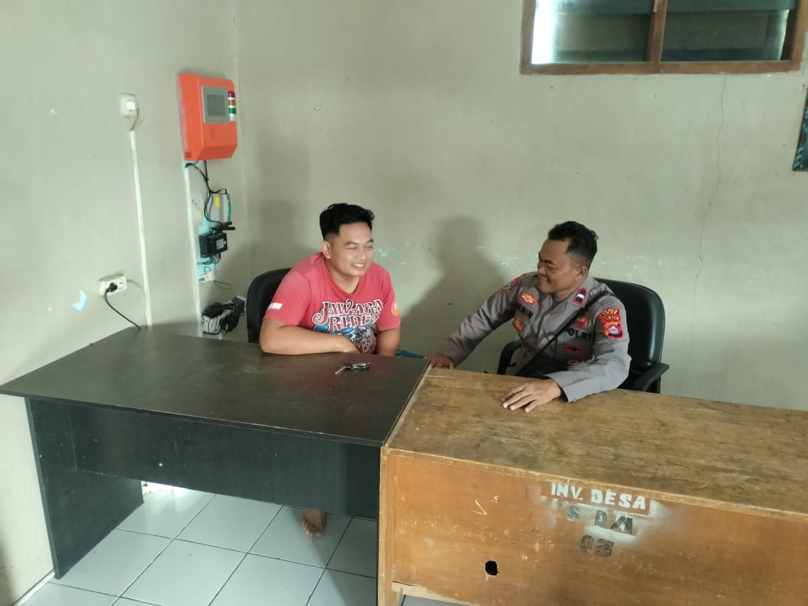 Serius Tapi Santai, Anggota Polsek Cimarga Polres Lebak Sambangi Warga Masyarakat Desa Sudamanik