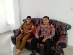 Temui Sekdes Desa Tambak, Kapolsek Cimarga Polres Lebak Ngobrol Santai Bareng Prades