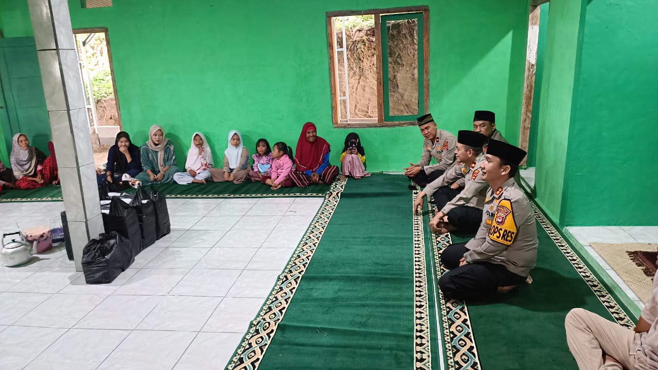 Sampaikan Pesan Kamtibmas, Kapolres Lebak Sambangi Warga Kp. Rancawiru