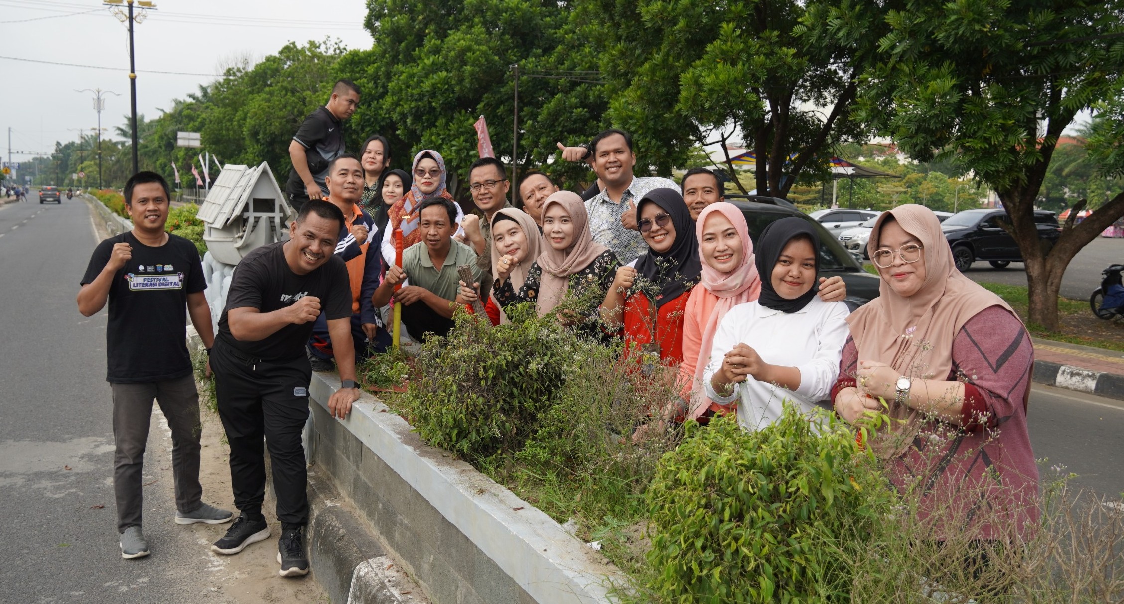 Sambut Idul Fitri, OPD di Lingkungan Pemkab OKI Lakukan Bersih-Bersih di Wilayah Kota Kayuagung