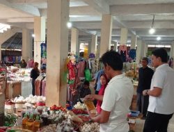 Satreskrim Polres Tanggamus dan Dinas Koperindag Sidak Pasar Gisting, Pastikan Stok Bahan Pokok Aman
