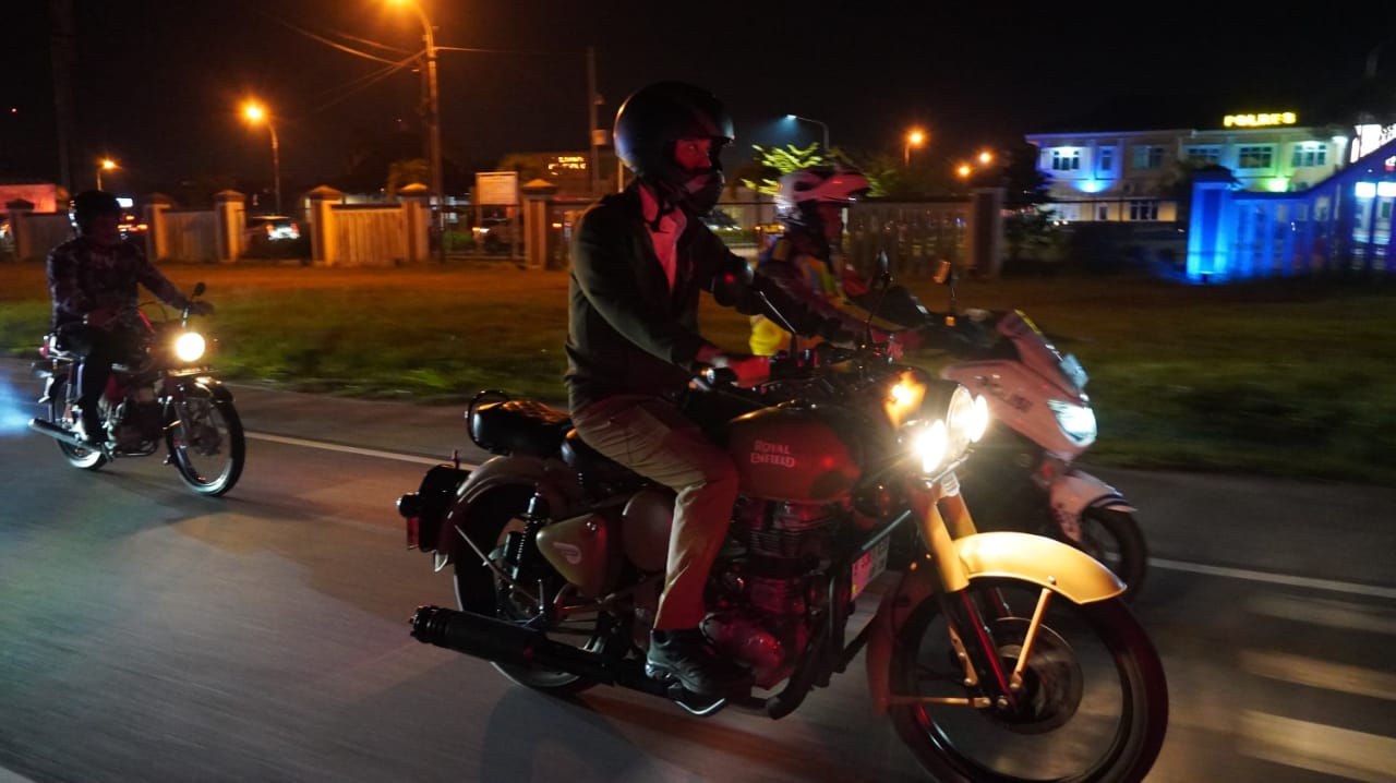 Bupati Muchendi Keliling Naik Motor Pantau Keamanan Malam Takbiran