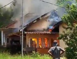 Polsek Pematangsawa Lakukan Identifikasi di Lokasi Kebakaran Rumah Warga Pekon Karang Brak