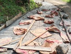 Begini Alesan Warga di Kampung Umbul: Bangun Jalan Pake Dana Swadaya Dari Masyarakat