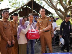 Bupati Muchendi Serahkan Santunan Korban Kebakaran Desa Celikah