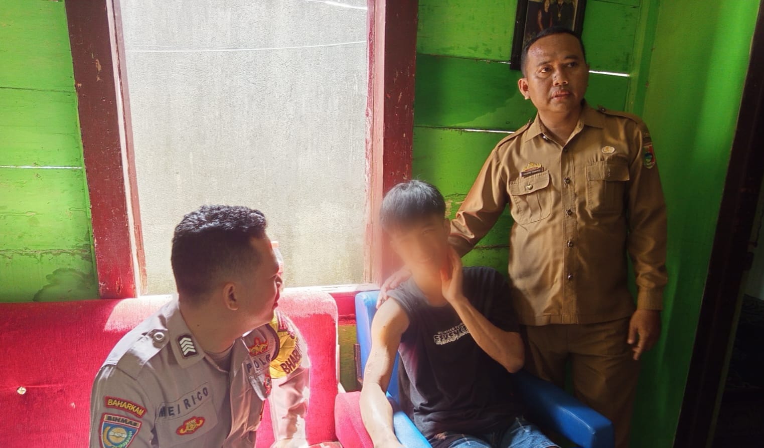 Polsek Talang Padang Evakuasi Warga Sukarame Diduga Alami Gangguan Kejiwaan ke RS Jiwa Negeri Sakti