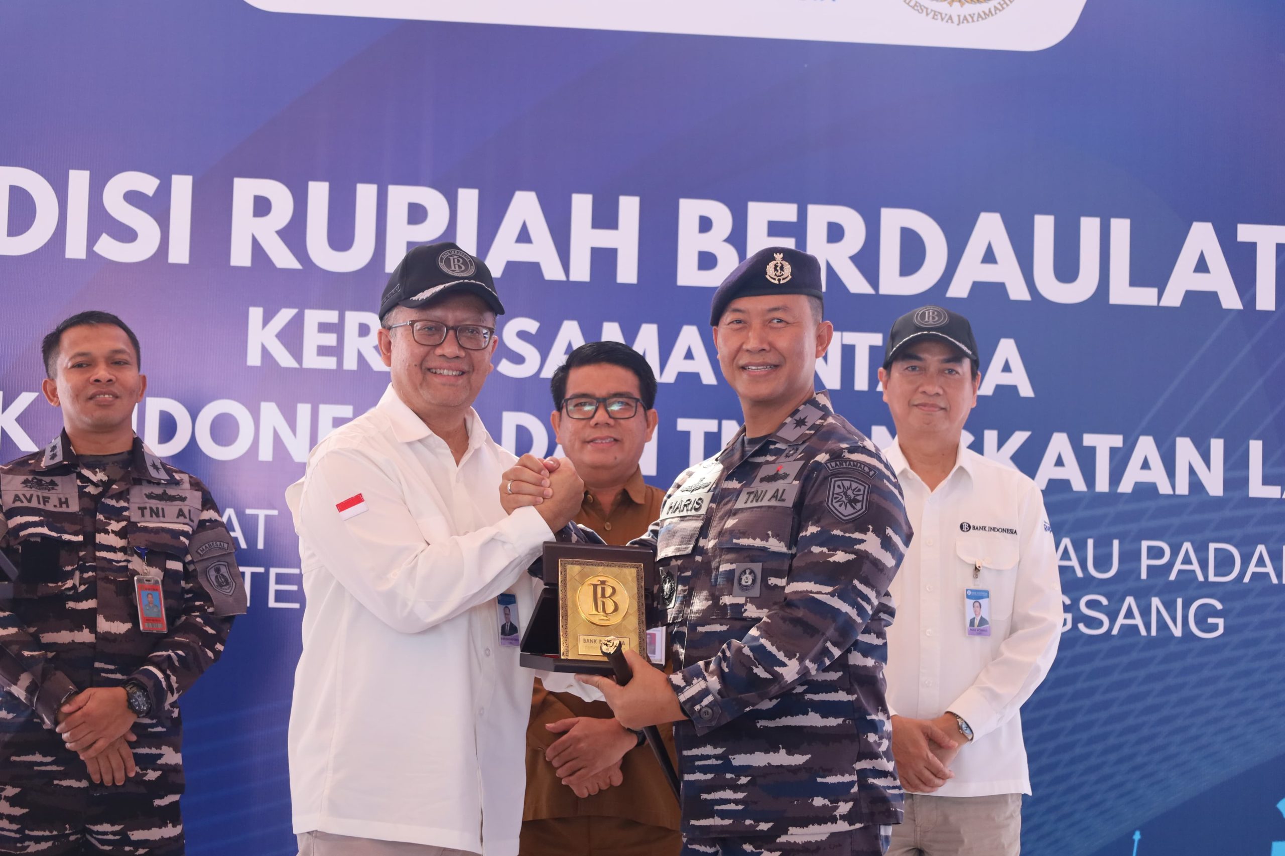 Tim Expedisi Rupiah Berdaulat Bersama Lanal Dumai Pastikan Rupiah Tetap Perkasa Diujumg Negeri