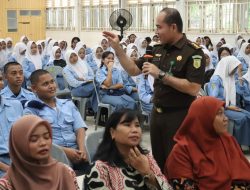 Bangun Kesadaran Hukum, Kejati Kepri Sosialisasi Bahaya Napza dan Bullying di SMKN 1 dan SMKN 3 Batam.