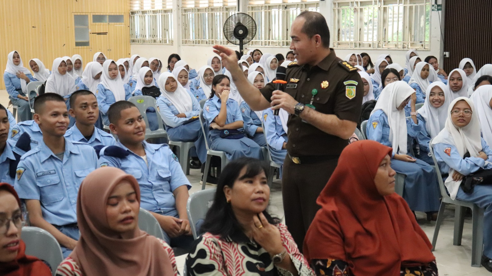 Bangun Kesadaran Hukum, Kejati Kepri Sosialisasi Bahaya Napza dan Bullying di SMKN 1 dan SMKN 3 Batam.