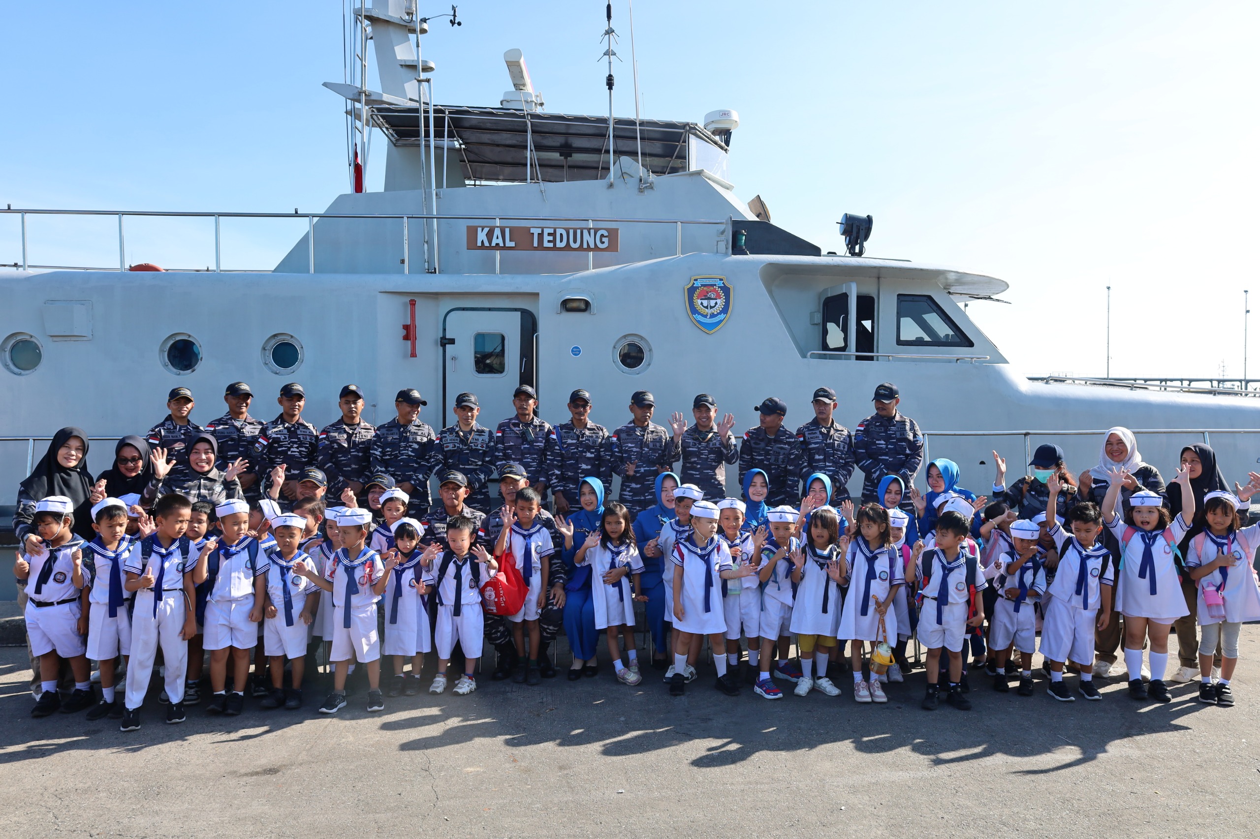 Membangun Cinta Bahari Sejak Dini, Siswa TK Hang Tuah Ikuti Joy Sailing Bersama Danlanal Dumai