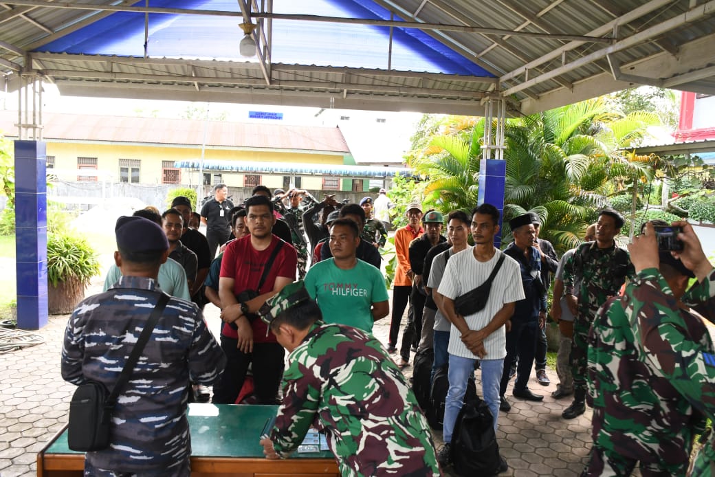 Wujud Nyata Sinergitas, Lanal Tanjung Balai Asahan Serahkan 20 Orang PMI Non Prosedural Kepada Imigrasi Kelas II B Tanjung Balai Asahan