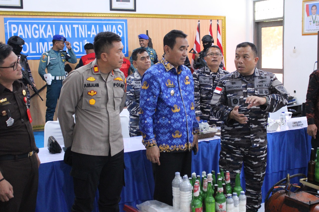 Tim Fleet One Quick Response (F1QR) Lanal Nias Berhasil Menangkap Dua Kapal Illegal Fishing Menggunakan Bahan Peledak