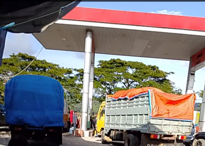 SPBU NO. 74.905.72 Barru Secara Terang-terangan Melayani Pengisian Jerigen, Kinerja Polres Barru dipertanyakan