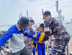 KRI Teluk Amboina-503 Berikan Motivasi Belajar dan Kecintaan Bahari Kepada Siswa dan Siswi Sekolah Dasar Kepulauan Riau