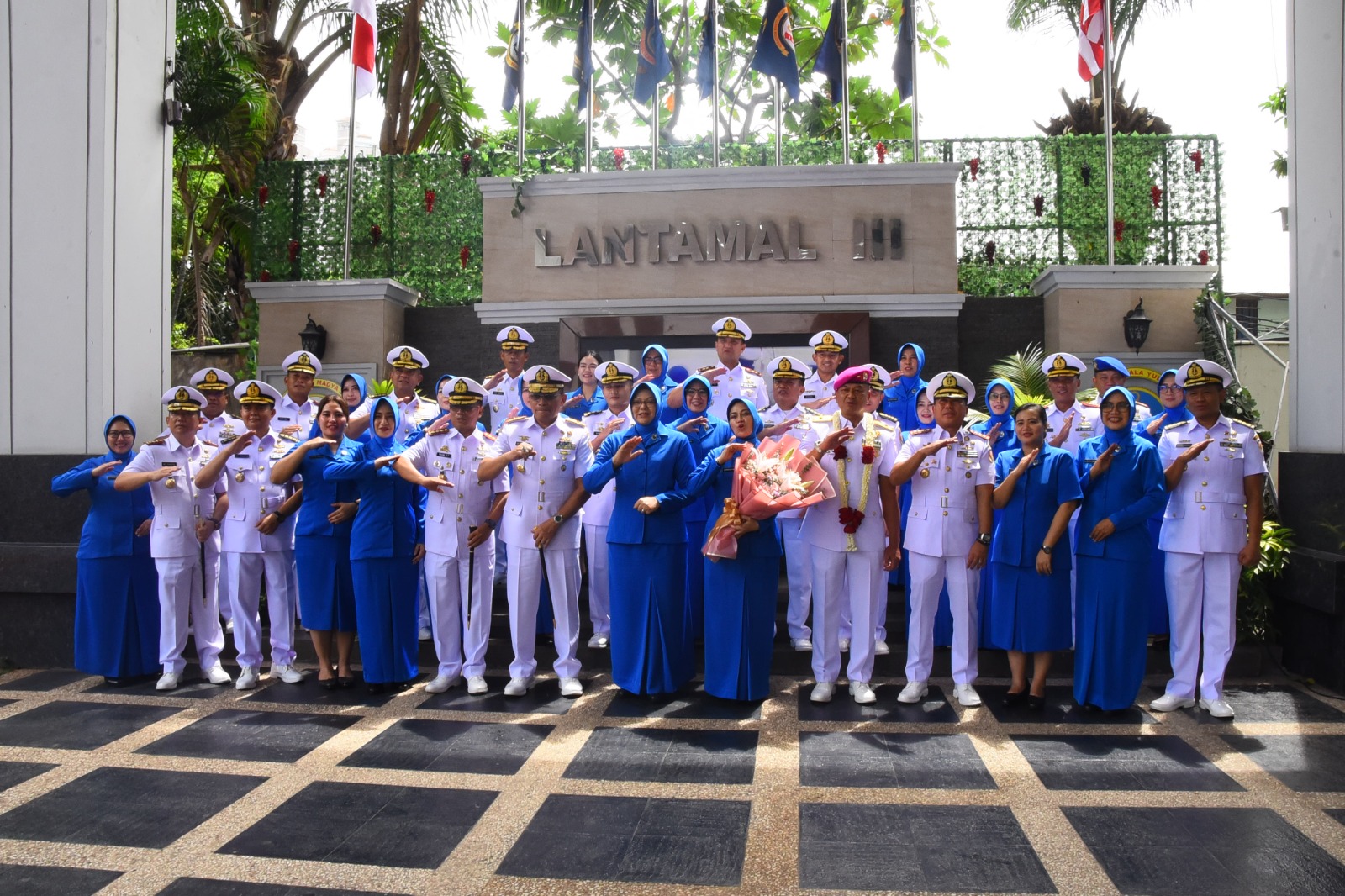 Komandan Lanal Bandung Hadiri Upacara Sertijab Danlantamal III