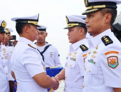 Komandan Pangkalan TNI Angkatan Laut Dumai Pimpin Sertijab Komandan KRI Imam Bonjol-383