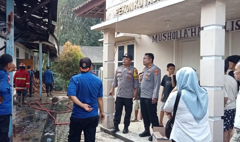 Polsek Talang Padang Identifikasi Kebakaran Gedung Bekas TK Rafi Gisting