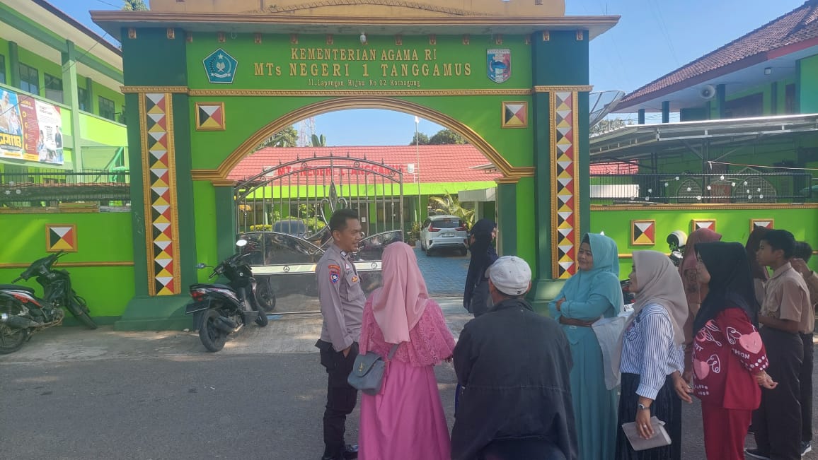 Polsek Kota Agung Amankan Kegiatan Verifikasi dan Tes SPMB MTsN 1 Tanggamus