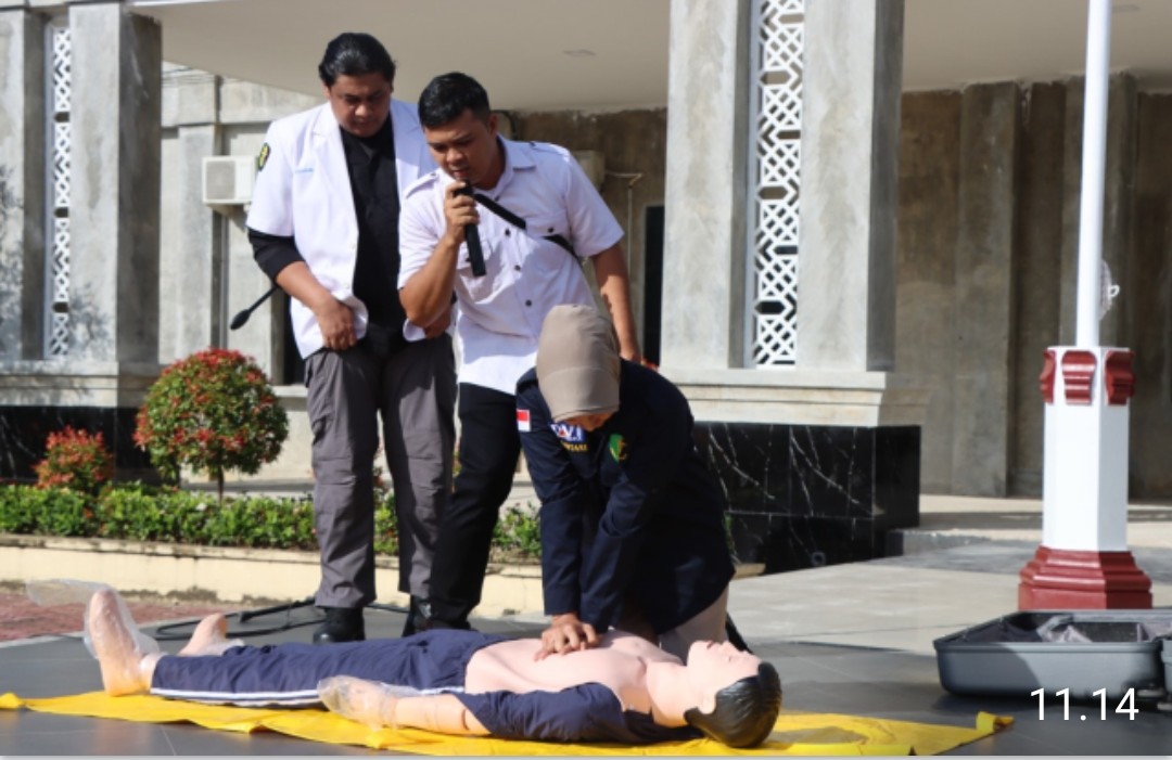 Usai Apel Pagi, Sidokkes Polres Aceh Timur Bekali Personel dengan Keterampilan Tangani Kondisi Darurat