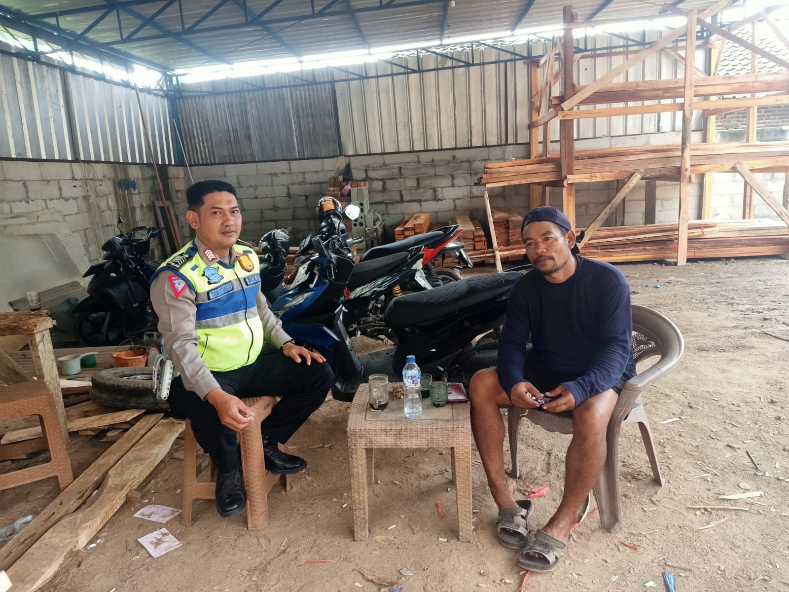 Polsek Cibadak Polres Lebak Laksanakan Sambang dan kunjungan Dengan warga Desa Pasar keong