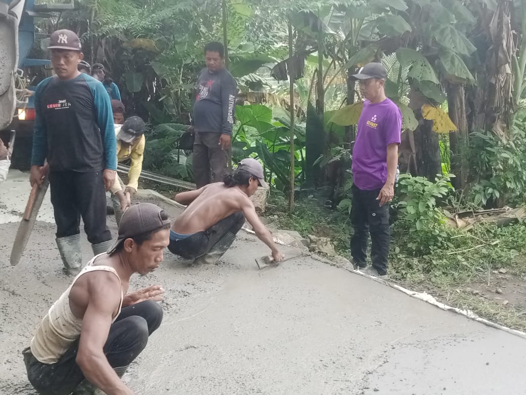 Pembangunan Jalan Rabat Beton di Desa Tambak Baya Masih Tahap Proses