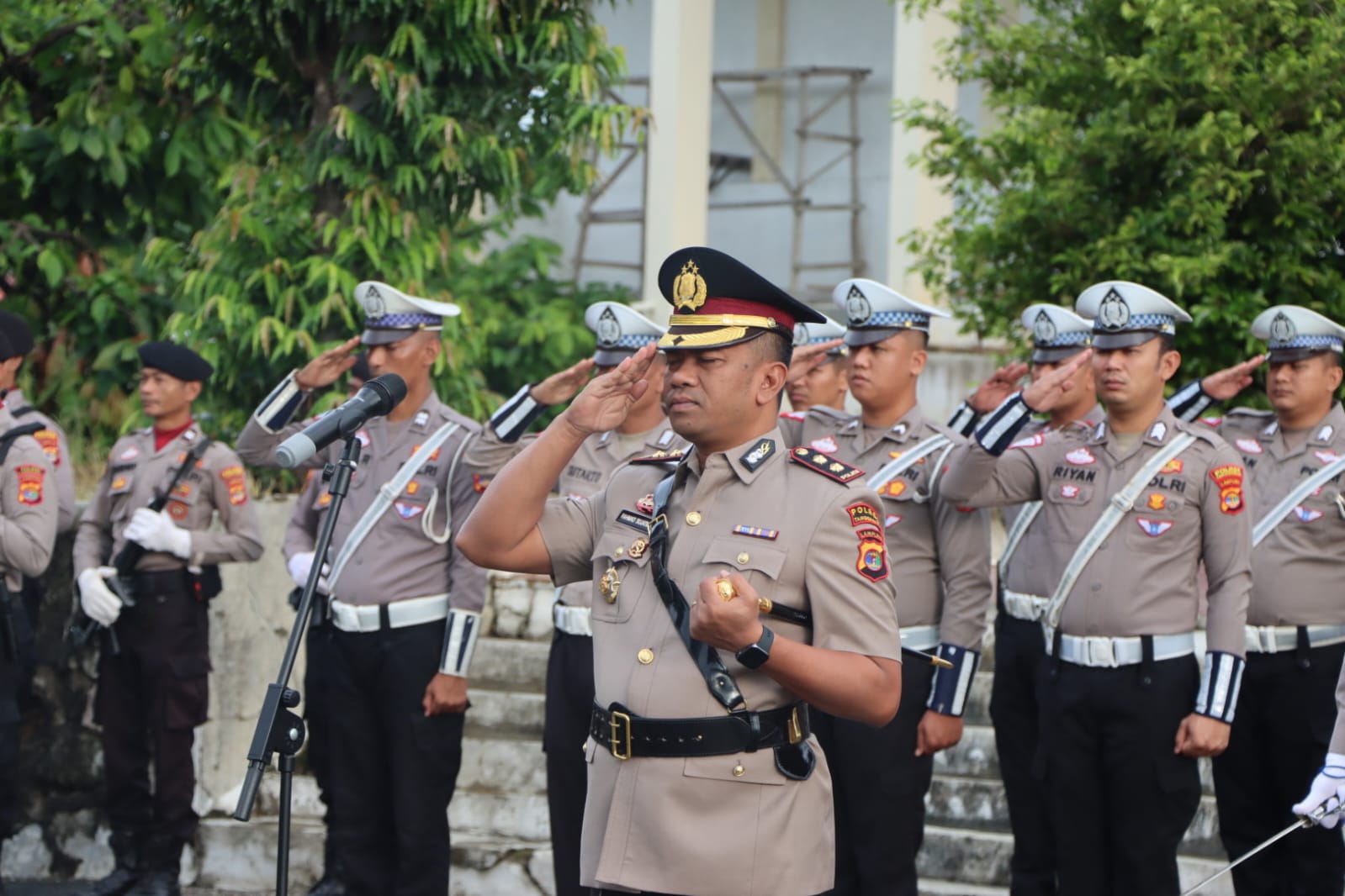 Kapolres Tanggamus Pimpin Ziarah Rombongan di Taman Makam Pahlawan Sambut Hari Bhayangkara ke-79