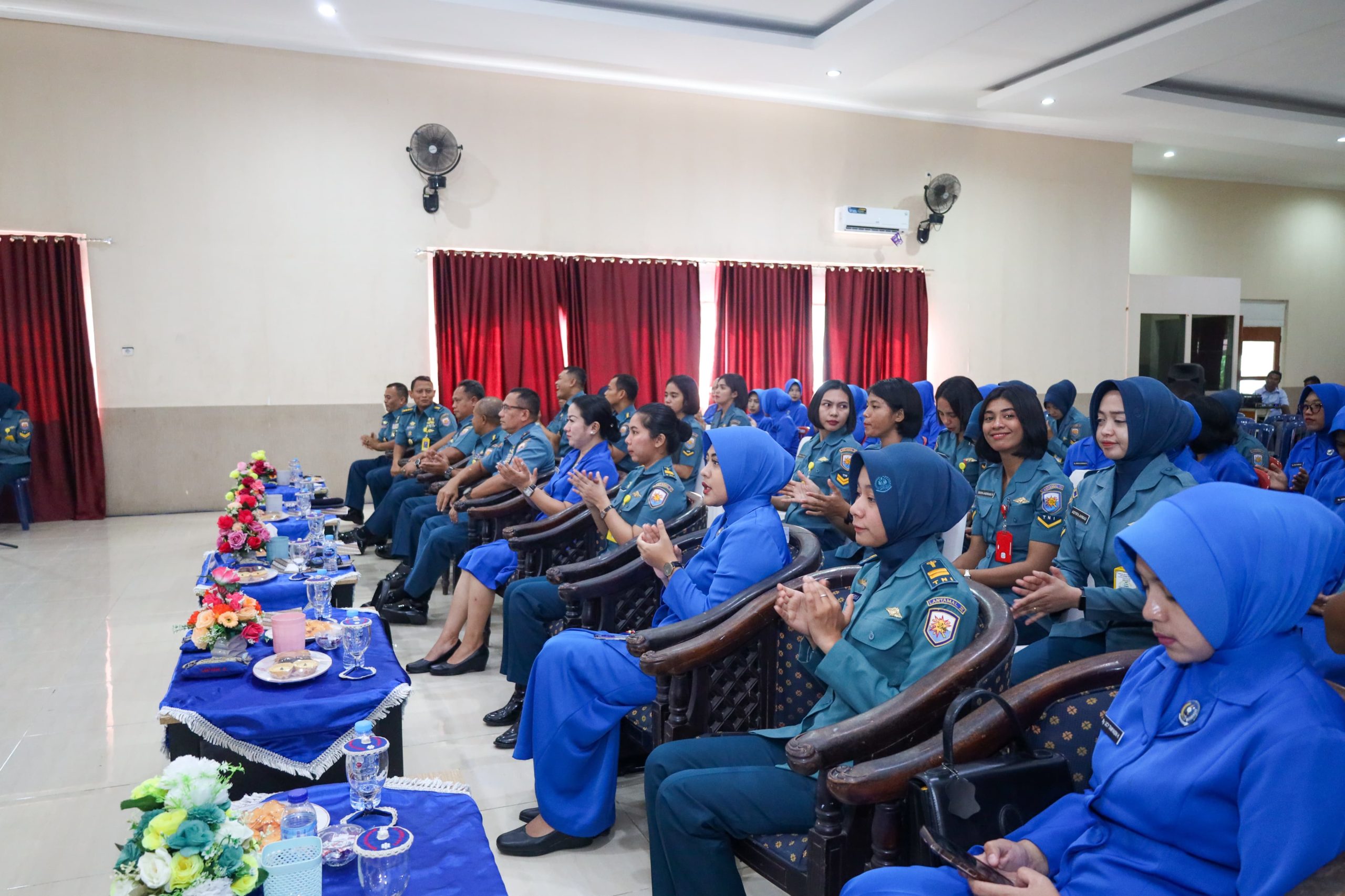 Danlantamal IX Beserta Ketua Korcab IX, Pengurus dan Anggota Jalasenastri Korcab IX DJA III Terima Pengarahan Secara Virtual Dari Pembina Gabungan Jalasenastri Armada RI