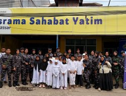 Wujud Kepedulian Sosial, Satlinlamil 3 Bersama KRI Banjarmasin-592 Berbagi Dengan Anak Yatim Jelang HUT Ke-64 Kolinlamil