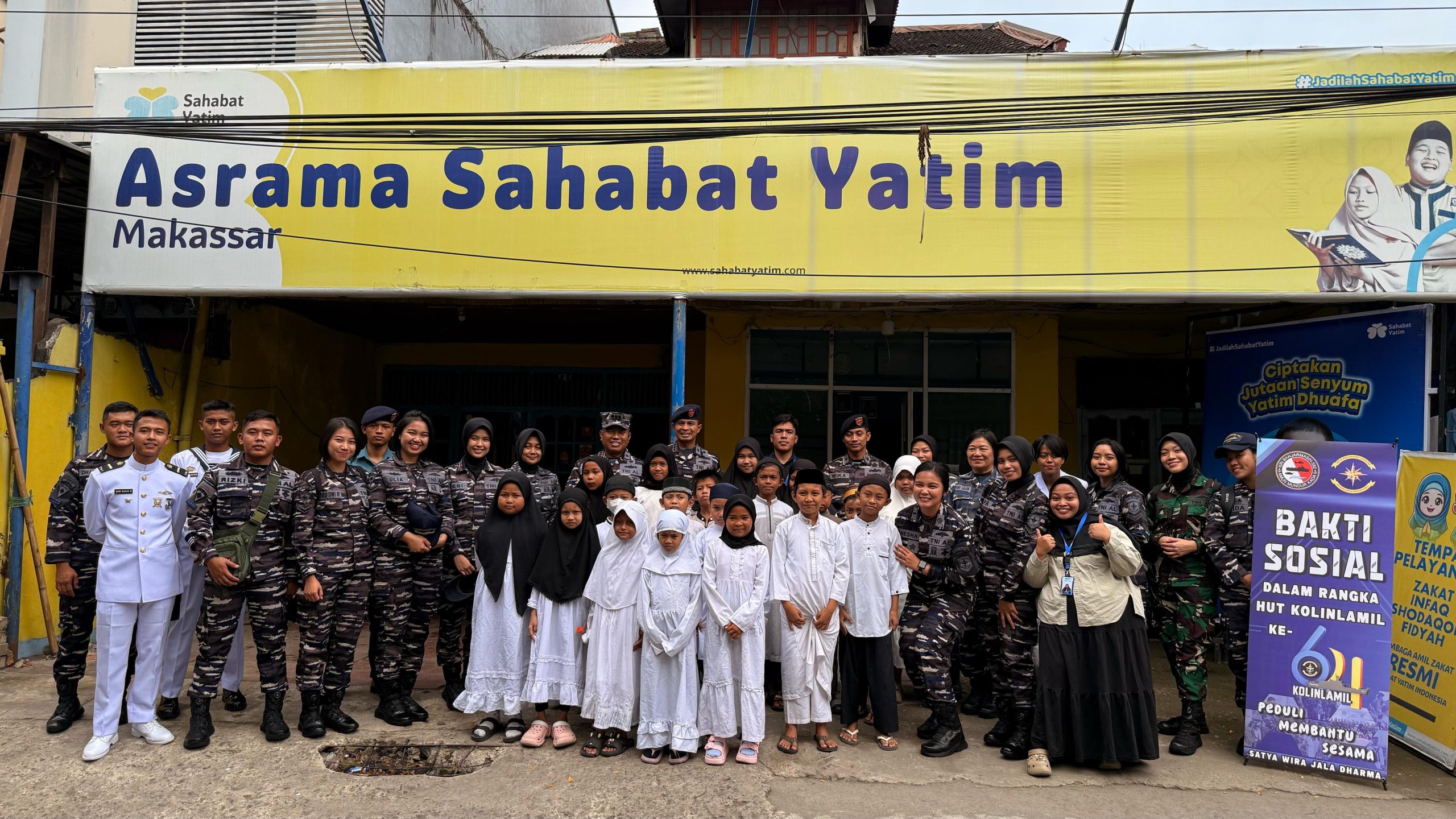 Wujud Kepedulian Sosial, Satlinlamil 3 Bersama KRI Banjarmasin-592 Berbagi Dengan Anak Yatim Jelang HUT Ke-64 Kolinlamil