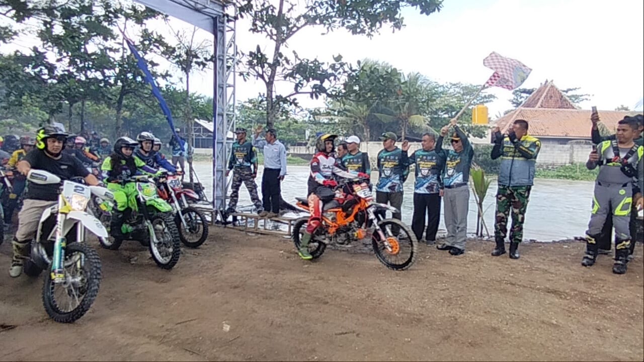Tingkatkan Wisata Pantai Ujunggenteng, TNI AL Bandung Gelar Motor Trail Adventures