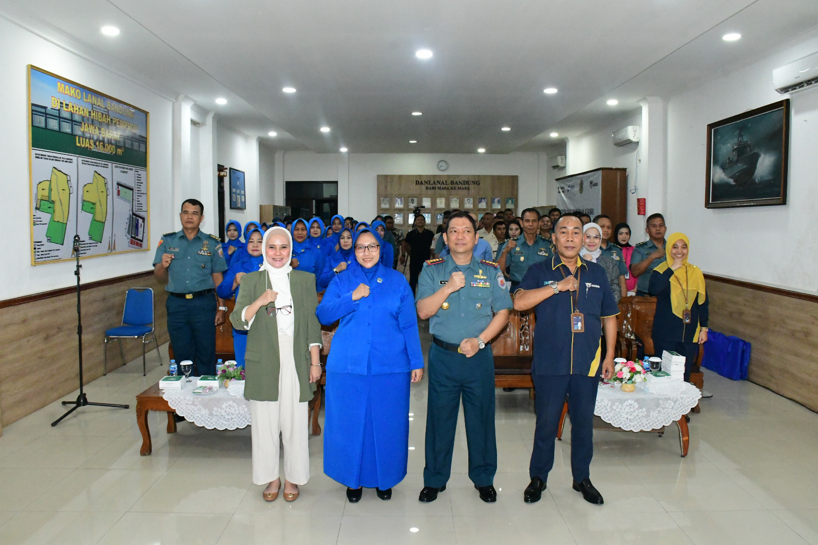 Komandan Lanal Bandung Bersama Prajurit Menerima Sosialisasi PT. ASABRI dan Bank Wori Saudara di Lingkungan Lanal Bandung