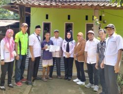 Mempermudah kpm, kakam setia negara membagi kan BLT -DD tahap kedua dari rumah ke rumah