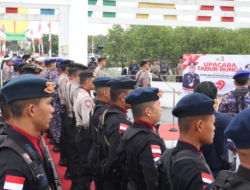 Peringati HUT Bhayangkara ke-79, Kapolres Karimun Pimpin Upacara Tabur Bunga di Tugu MTQ Coastal Area